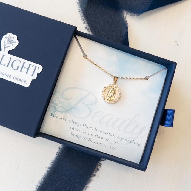 L+L Necklace, Beauty